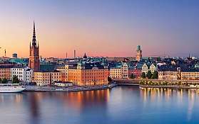 Die Silhouette von Stockholm bei Sonnenuntergang