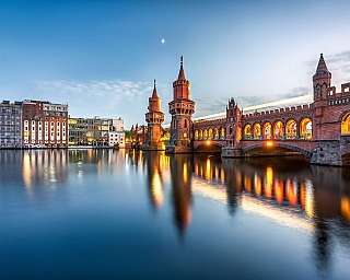 Oberbaumbrücke zwischen Kreuzberg und Friedrichshain in Berlin